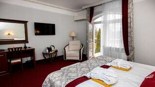 Гостиница Гранд Петергоф Петергоф Делюкс с балконом-2