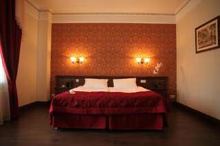 Гостиница Гранд Петергоф СПА Отель Петергоф Стандартный двухместный номер с 1 кроватью или 2 отдельными кроватями-1